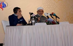 شيخ الأزهر: هل يعقل ان يحل الله للمسلم الزواج بمسيحية ويحرم عليه تهنئتها بأعيادها!؟