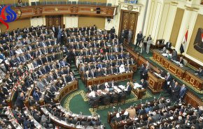 السادات ينتقد المضايقات للنواب: مصر لم تشهد في تاريخها برلمانا كهذا