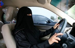 السعوديات يبدأن قيادة السيارات بالشوارع في 24 يونيو