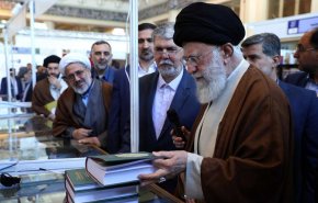 آية الله خامنئي: افضل الكتب هي التي توجه الانسان نحو الله