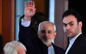 ظريف يغادر طهران متوجها الى بكين