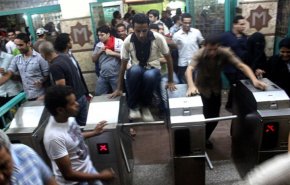حبس 20 مصريا بتهمة التظاهر ضد زيادة أسعار تذاكر المترو