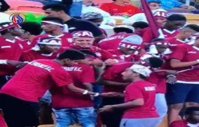 شاهد :شاب يثير الجدل في المباراة التي حضرها الملك سلمان!!
