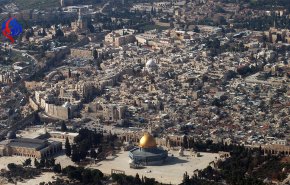 فلسطينيون يرمون بالبيض سيارة تقل وفدا اميركيا بالضفة