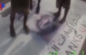 صورة محمد بن زايد تحت الأقدام في عدن + فيديو