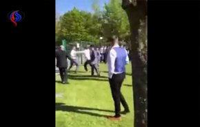 بالفيديو.. مشاجرة بين مدعويين يحول حفل زفاف لساحة قتال!
