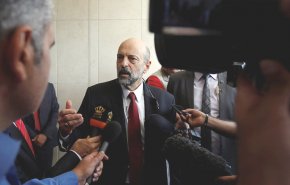 الرزاز سيسحب مشروع قانون ضريبة الدخل في الأردن
