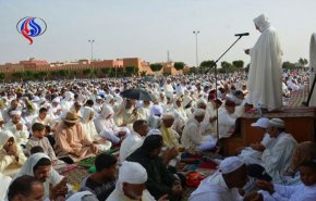 صلاتا “العيد والجمعة” تثيران خلافًا دينيًا في الجزائر‎!!