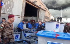 شاهد .. هذا ما تبقى من صناديق التصويت بعد حريق الرصافة بالعراق