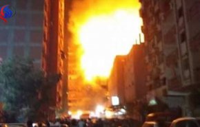 شاهد..حريق ضخم يلتهم كنيسة تحت الإنشاء بمصر 