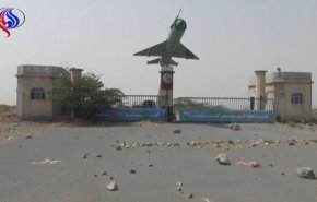 قيادي في انصار الله: صُوركم مفبركة ولايوجد جبل في مطار الحديدة