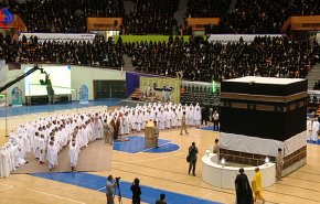 شاهد..بهذه الطريقة يتقن الحجاج الايرانيون مناسك الحج والطواف