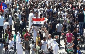 بالصور..رفع العلم الوطني في داعل بريف درعا 
