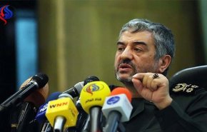 الحرس الثوري يلوح بإغلاق مضيق هرمز اذا منع بيع نفط ايران