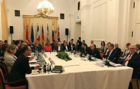 ايران ومجموعة الخمسة تتفق على استمرار المحادثات