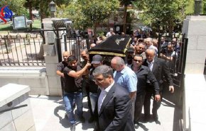 بالصور: تشييع جثمان وزير الإعلام السوري السابق عمران الزعبي