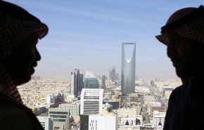 الاقتصاد السعودي يهوي والعمالة الأجنبية تغادر