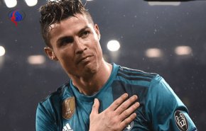 في اتفاق رسمي معه ... رونالدو يوقع بالدم!