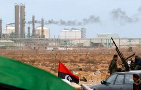 المسلحون يخطفون 4 موظفين في حقل نفطي جنوب ليبيا