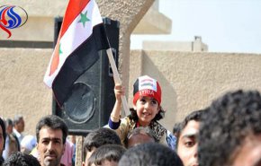 بالصور.. تجمع شعبي في بلدة غباغب بريف درعا دعماً للجيش في حربه على الإرهاب
 
