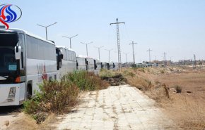بالصور.. بدء إخراج الإرهابيين غير الراغبين بالتسوية مع عائلاتهم من درعا البلد