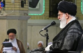 قائد الثورة الإسلامیة یستقبل القائمین على شؤون الحج