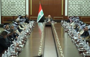 العبادي يلتقي اهالي النجف ويحذرهم من الخطر المحدق بهم