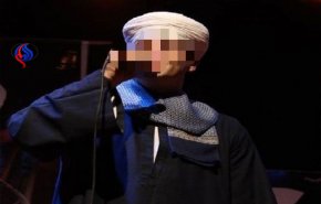 مُنشد مصري يفجر عاصفة غضب بعد غنائه سورة قرآنية !