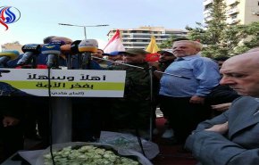 وصول موكب مقاومي حزب الله الذين خرجوا من كفريا والفوعة إلى لبنان