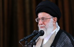 السيد الخامنئي يشدد على ضرورة معاقبة المفسدين