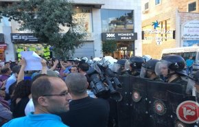فلسطين.. متظاهرون برام الله يطالبون برفع العقوبات عن غزة