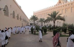 الدفعة الاولى من حجاج ايران تتوجه الى مكة لاداء عمرة الحج