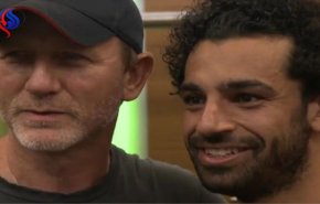 بالفيديو... جيمس بوند يلتقط صورا مع محمد صلاح في أميركا