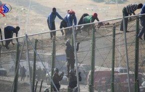 400 مهاجر غير شرعي يقتحمون جيب سبتة الإسباني في المغرب