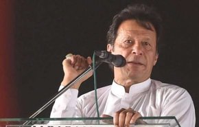 عمران خان : نتطلع الى تطوير علاقات باكستان مع ايران