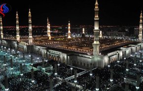 بالفيديو؛ الحجاج الايرانيون يقيمون مراسم دعاء كميل قرب الحرم النبوي الشريف