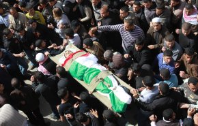 غزة تشيع شهداء مسيرات العودة الذين سقطوا يوم امس(فيديو)