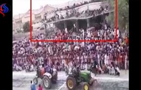 شاهد لحظة إنهيار سقف خلال مسابقة في الهند