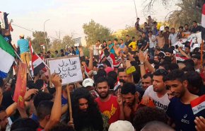تواصل احتجاجات البصرة للمطالبة بتوفير الخدمات(فيديو) 