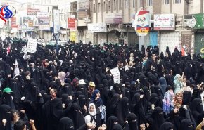 مسيرة نسائية بالعاصمة صنعاء تنديدا بجرائم العدوان وأدواته