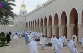 شاهد.. الحجاج الايرانيون يحرمون في مسجد الشجرة 