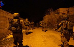 الاحتلال يشن حملة مداهمات واعتقالات بالضفة والقدس