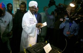 ترشيح الرئيس السوداني لولاية ثالثة.. تعديل الدستور قبل كل شيء