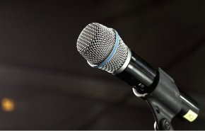 شاهد مذيعة كادت أن تفقد حياتها على الهواء مباشرة !