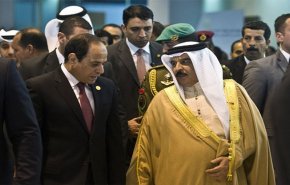 البحرين استقبلت السيسي على أنغام رأفت الهجان.. كيف فسرها المصریون؟!