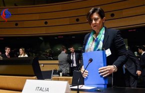 وزيرة إيطالية تحمل فرنسا جانبا من مسؤولية ازمة ليبيا