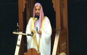 هكذا تتعامل السلطات السعودية مع إمام الحرم بمعتقله