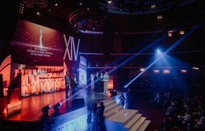 فنان عربي مشهور يفوز بجائزة مهرجان السينما الإسلامية