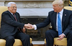البيت الأبيض ينفي عرض ترامب 5 مليارات دولار على عباس