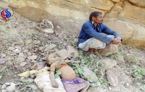 صورة أب يمني وطفلاه الشهيدان تثير غضب اليمنيين